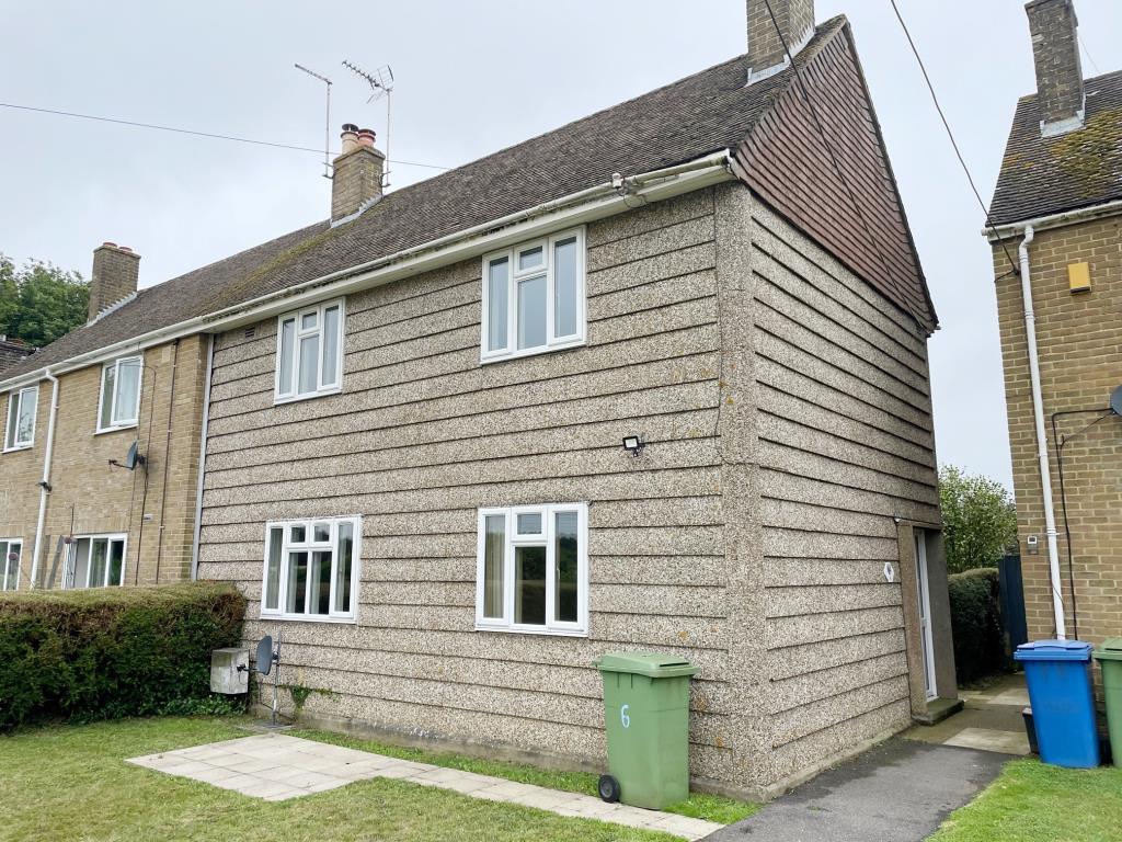 Lot: 53 - THREE-BEDROOM SEMI-DETACHED HOUSE WITH COUNTRYSIDE VIEWS - Front-side view of property